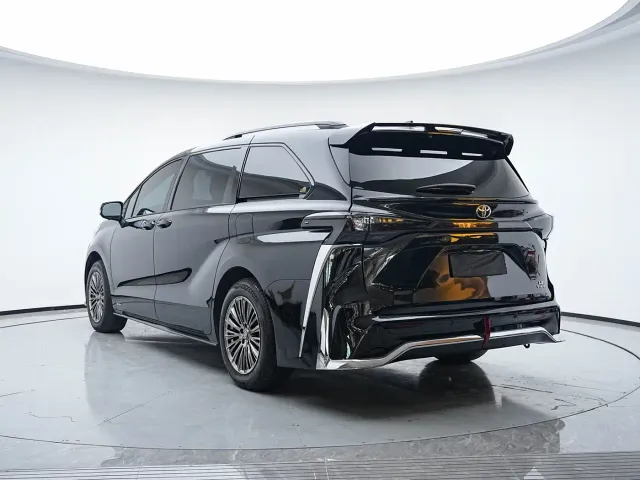 Toyota Sienna — Фото автомобиля 23