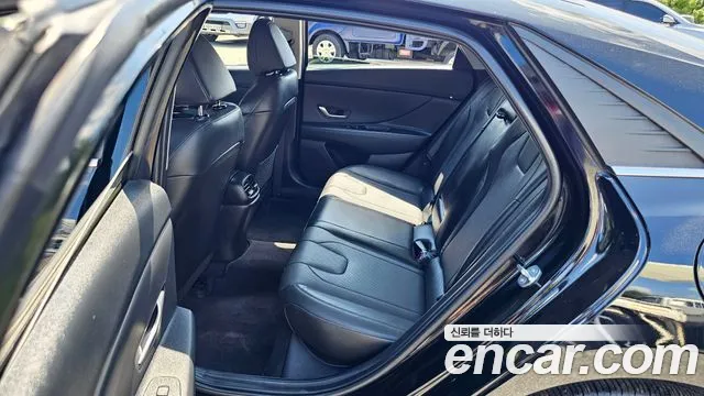 Hyundai AVANTE Avante (CN7) — Фото автомобиля 11