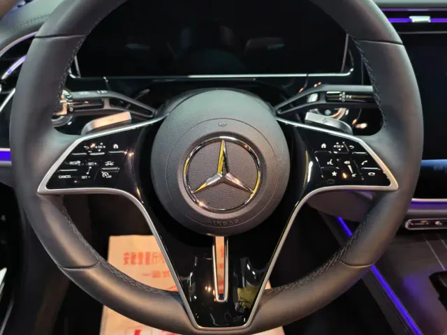 Mercedes-Benz E-Class — Фото автомобиля 11