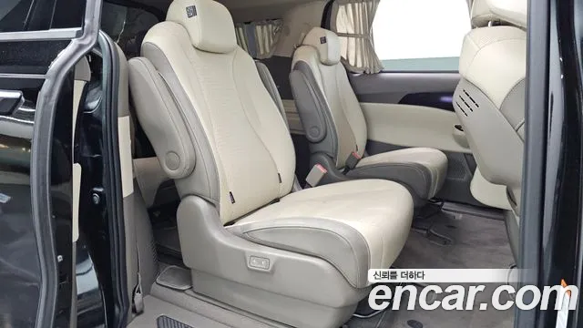 Kia Carnival Generation 4 — Фото автомобиля 17