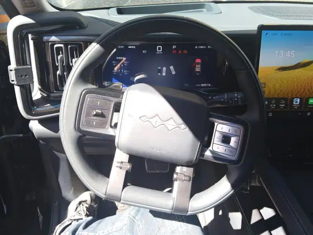 BYD FangChengBao Leopard 5 — Фото автомобиля 15