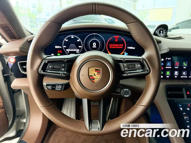 Porsche Taycan — Фото автомобиля 11
