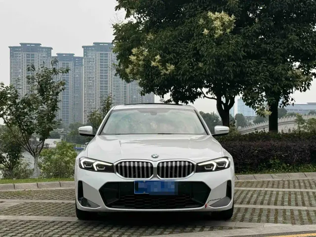BMW 3 Series — Фото автомобиля 2