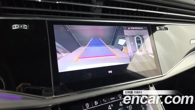 Audi Q8 55 TFSI quattro Premium — Фото автомобиля 13