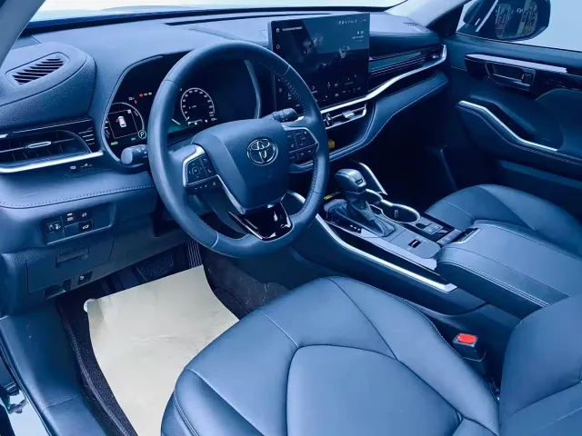 Toyota Highlander — Фото автомобиля 18