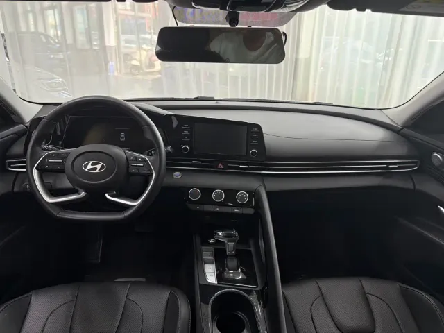 Hyundai Elantra — Фото автомобиля 8