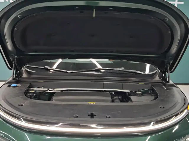 Li Auto L6 — Фото автомобиля 11