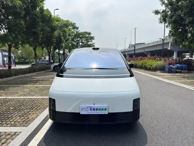 Li Auto MEGA — Фото автомобиля 20