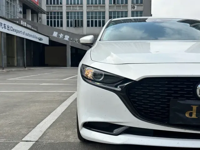 Mazda Axela — Фото автомобиля 4