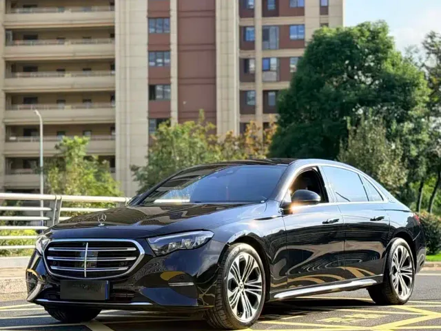 Mercedes-Benz E-Class — Фото автомобиля 3