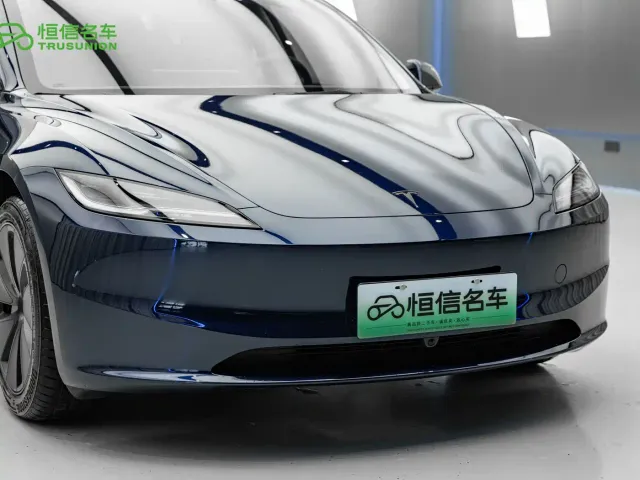 Tesla Model 3 — Фото автомобиля 8