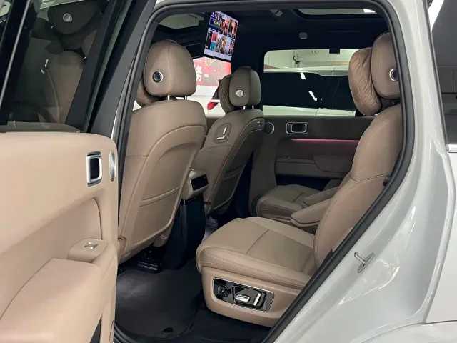 Li Auto L8 — Фото автомобиля 6