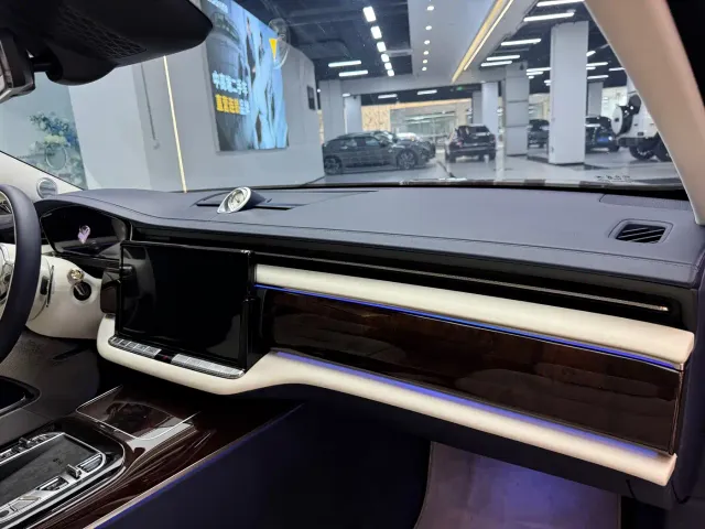 Hongqi Guoya — Фото автомобиля 15