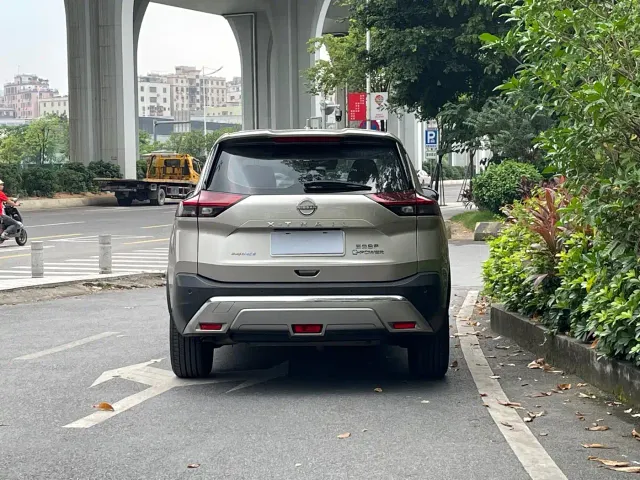 Nissan X-Trail — Фото автомобиля 3