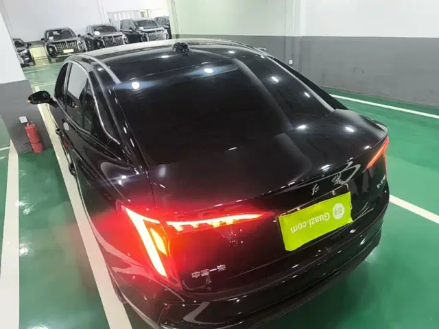 Hongqi E-QM5 — Фото автомобиля 4