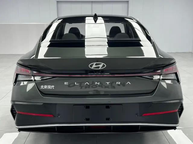 Hyundai Elantra — Фото автомобиля 5