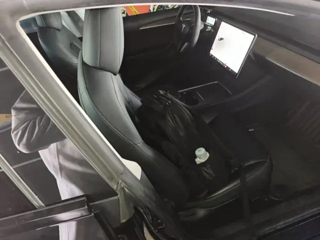 Tesla Model 3 — Фото автомобиля 22