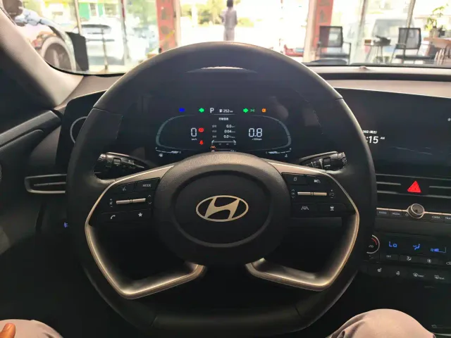 Hyundai Elantra — Фото автомобиля 8