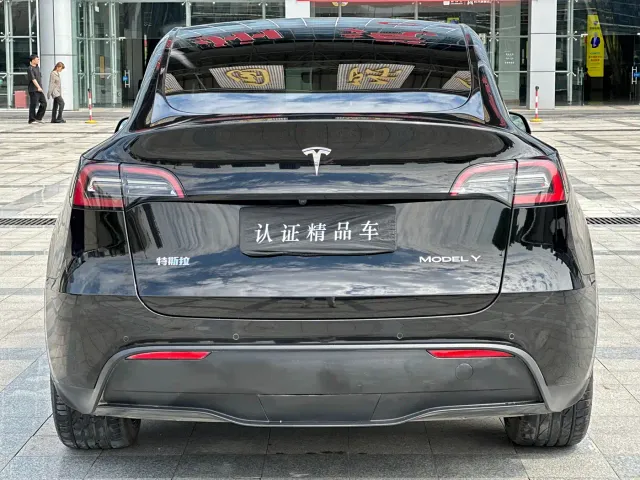 Tesla Model Y — Фото автомобиля 4