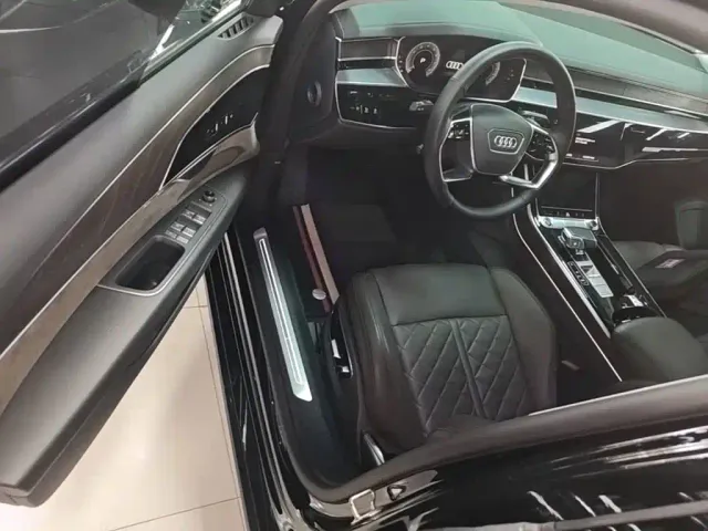 Audi A8 — Фото автомобиля 15