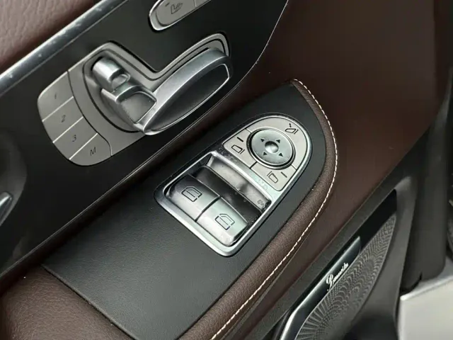 Mercedes-Benz V-Class — Фото автомобиля 12
