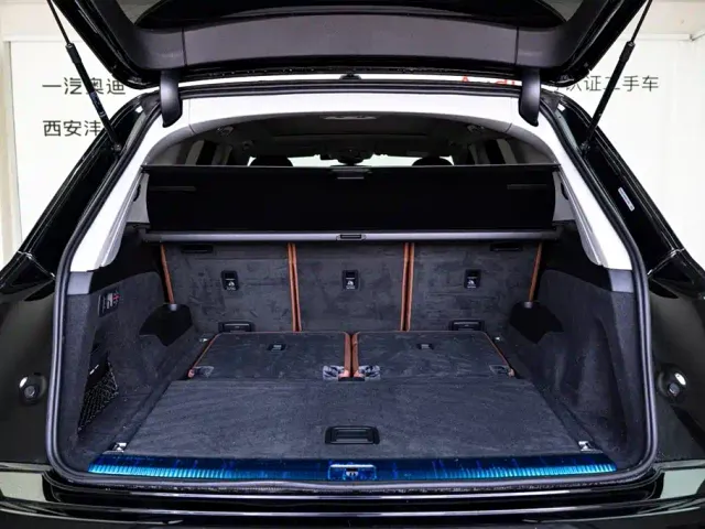 Audi Q7 — Фото автомобиля 9