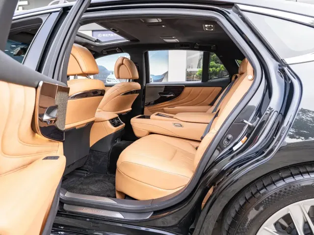 Lexus LS — Фото автомобиля 10