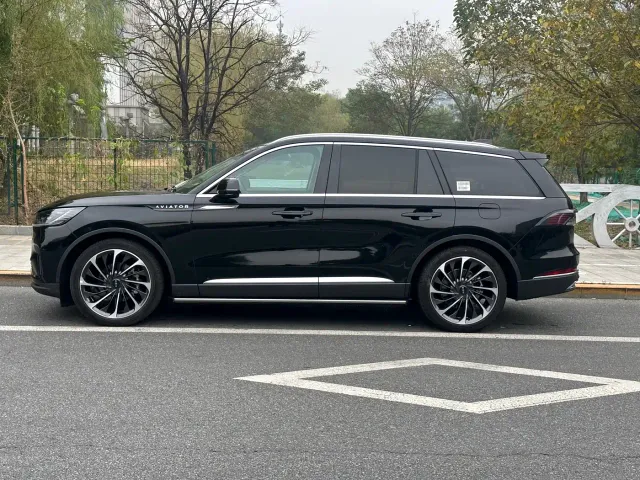Lincoln Aviator — Фото автомобиля 4