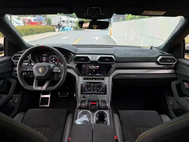Lamborghini Urus — Фото автомобиля 2