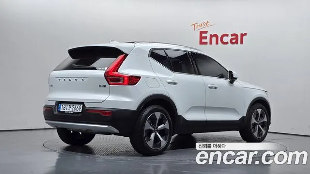Фотография автомобиля — Volvo XC40