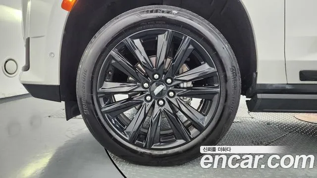 Cadillac Escalade Generation 5 — Фото автомобиля 5