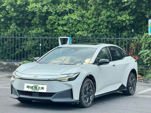Toyota bZ3 — Фото автомобиля 3