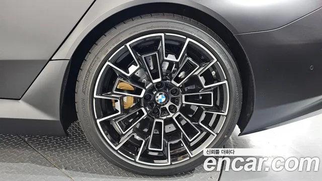 BMW M5 — Фото автомобиля 6
