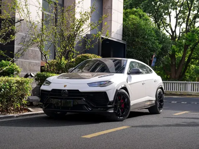 Фотография автомобиля — Lamborghini Urus