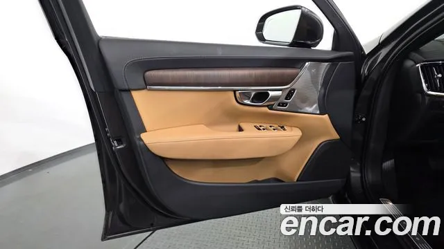 Volvo S90 — Фото автомобиля 13