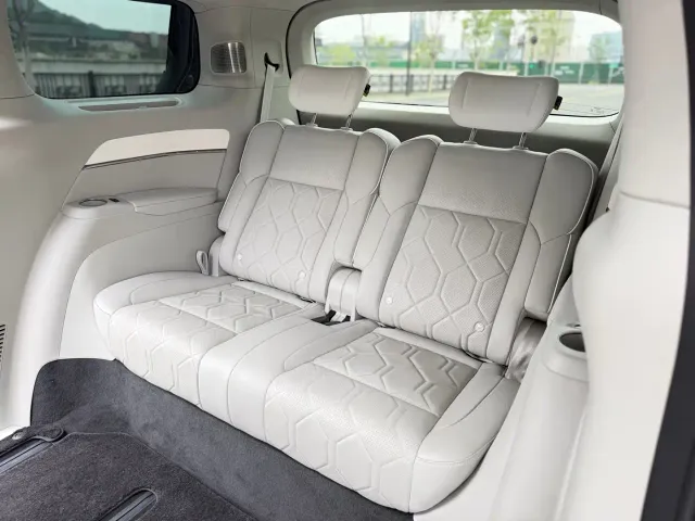 Volvo EM90 — Фото автомобиля 22