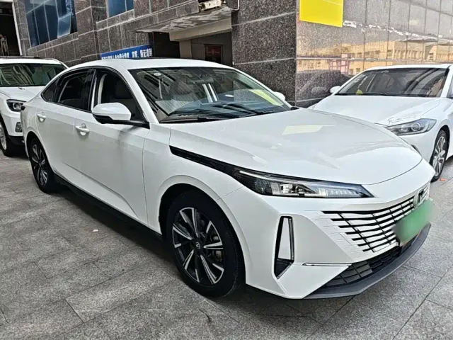 Changan Eado — Фото автомобиля 3