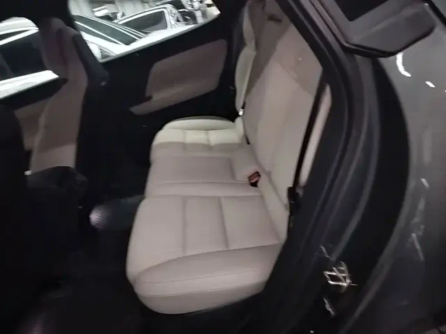 Volvo XC70 Plug-in Hybrid — Фото автомобиля 16