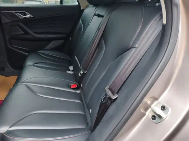 Roewe RX5 — Фото автомобиля 16