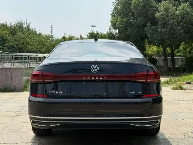 Volkswagen Passat — Фото автомобиля 8
