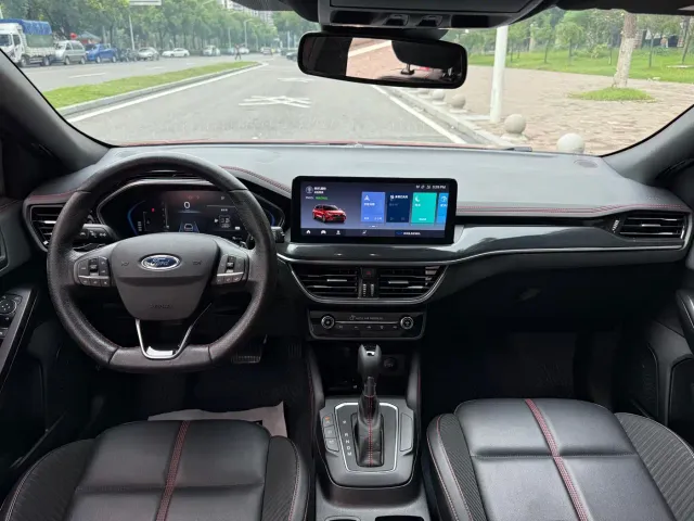 Ford Focus — Фото автомобиля 15