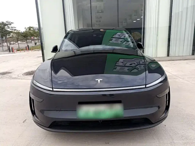 Tesla Model Y — Фото автомобиля 2