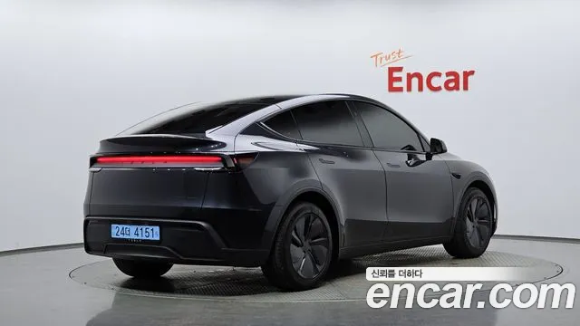 Tesla Model Y — Фото автомобиля 2