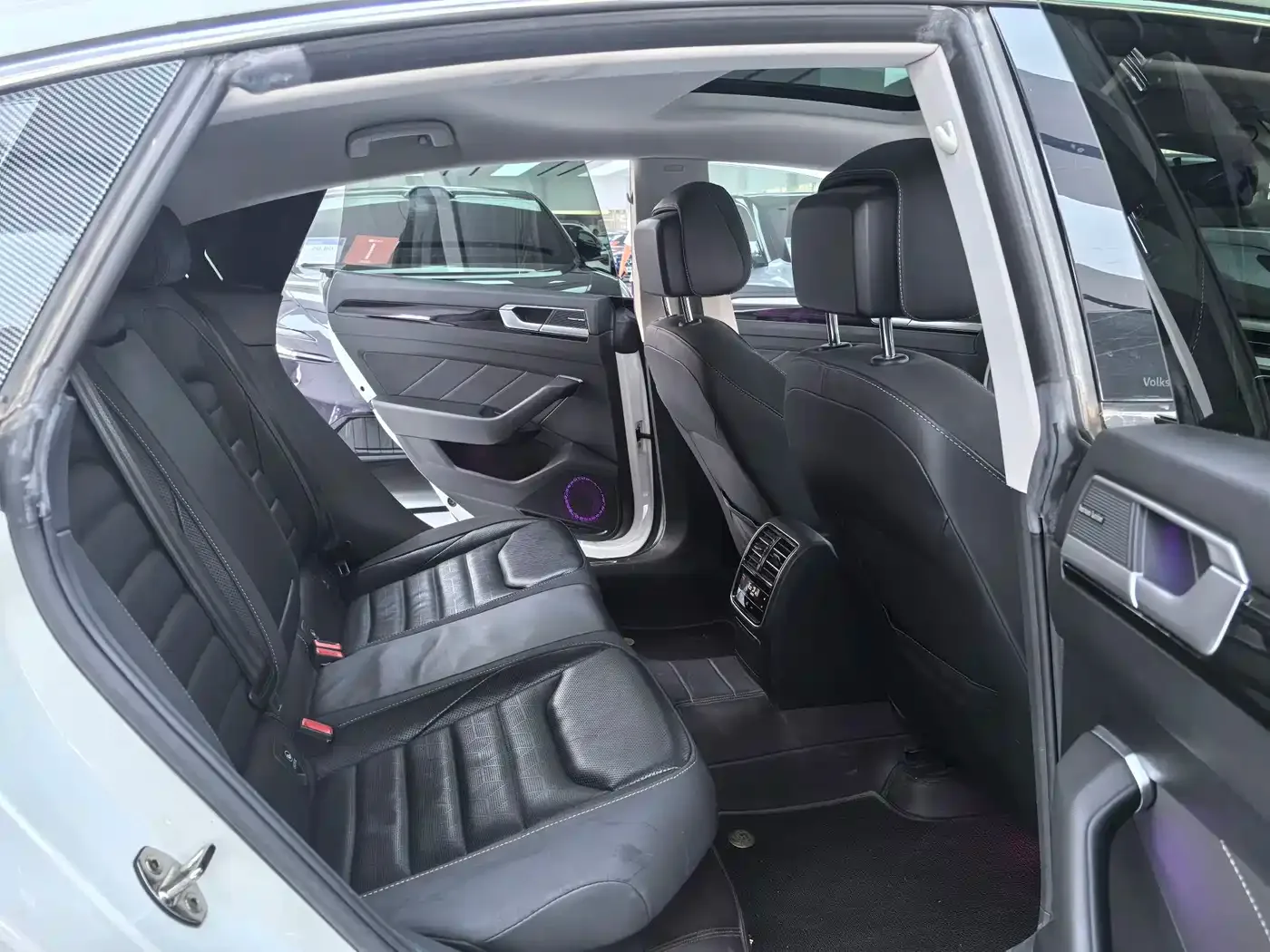 Volkswagen FAW-Volkswagen CC 2021 380TSI Eye-catching Edition — Фото автомобиля 11