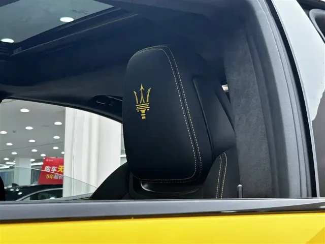 Maserati Ghibli — Фото автомобиля 23
