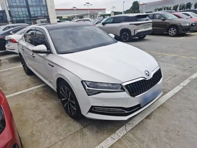 Skoda Superb — Фото автомобиля 3