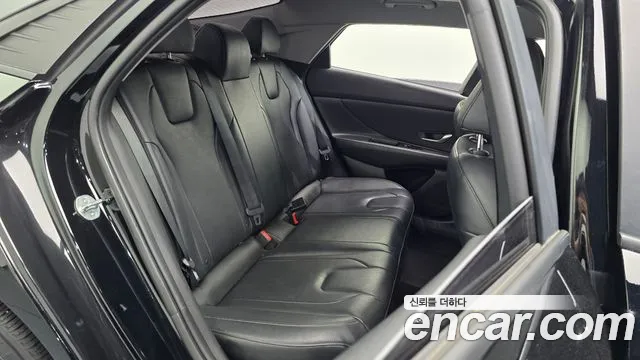 Hyundai AVANTE Avante (CN7) — Фото автомобиля 12