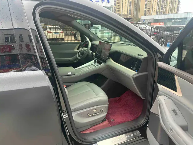 Denza Denza N8L 2025 Standard — Фото автомобиля 5