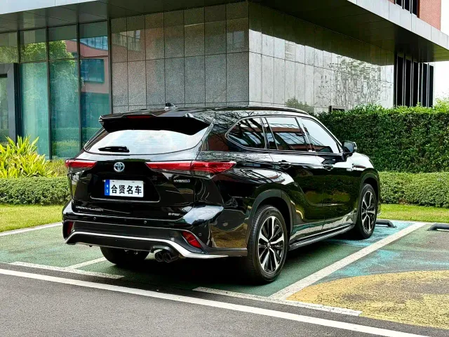 Toyota Crown Kluger — Фото автомобиля 12