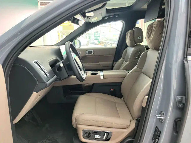 Li Auto L8 — Фото автомобиля 5